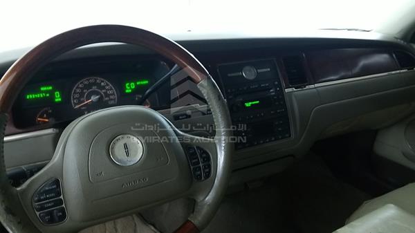 Photo 14 VIN: 1LNHM83W43Y634015 - LINCOLN TOWN 