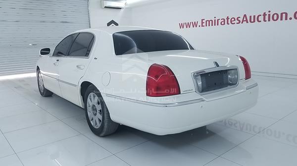 Photo 5 VIN: 1LNHM83W43Y634015 - LINCOLN TOWN 