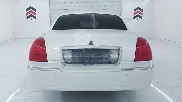 Photo 6 VIN: 1LNHM83W43Y634015 - LINCOLN TOWN 