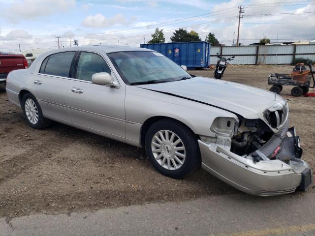 Photo 3 VIN: 1LNHM83W44Y607267 - LINCOLN TOWN CAR U 