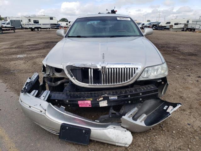 Photo 4 VIN: 1LNHM83W44Y607267 - LINCOLN TOWN CAR U 