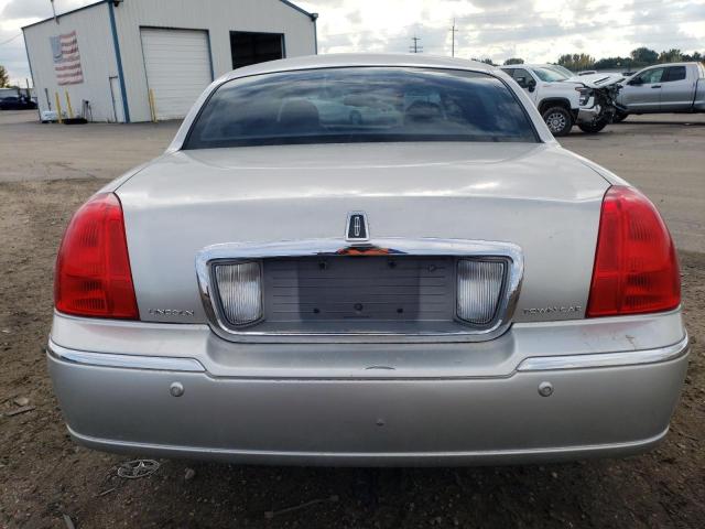 Photo 5 VIN: 1LNHM83W44Y607267 - LINCOLN TOWN CAR U 