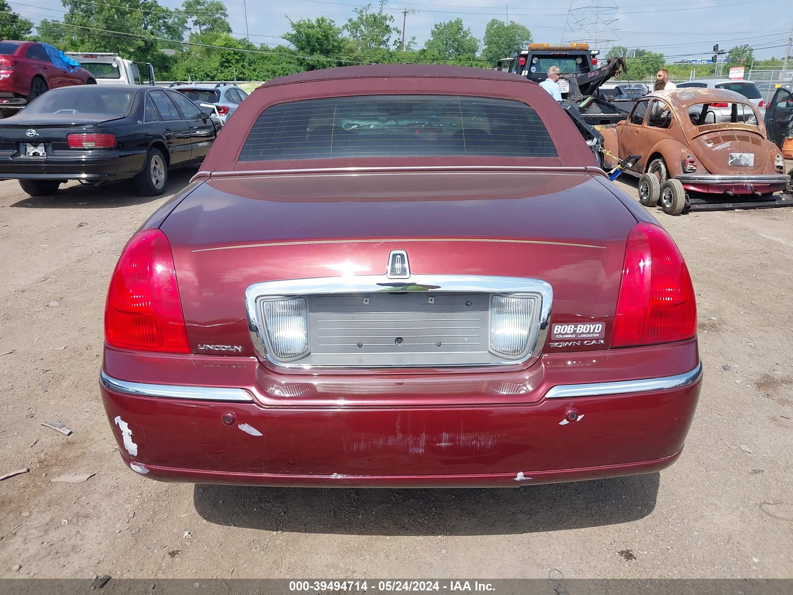 Photo 15 VIN: 1LNHM83W44Y614560 - LINCOLN TOWN CAR 