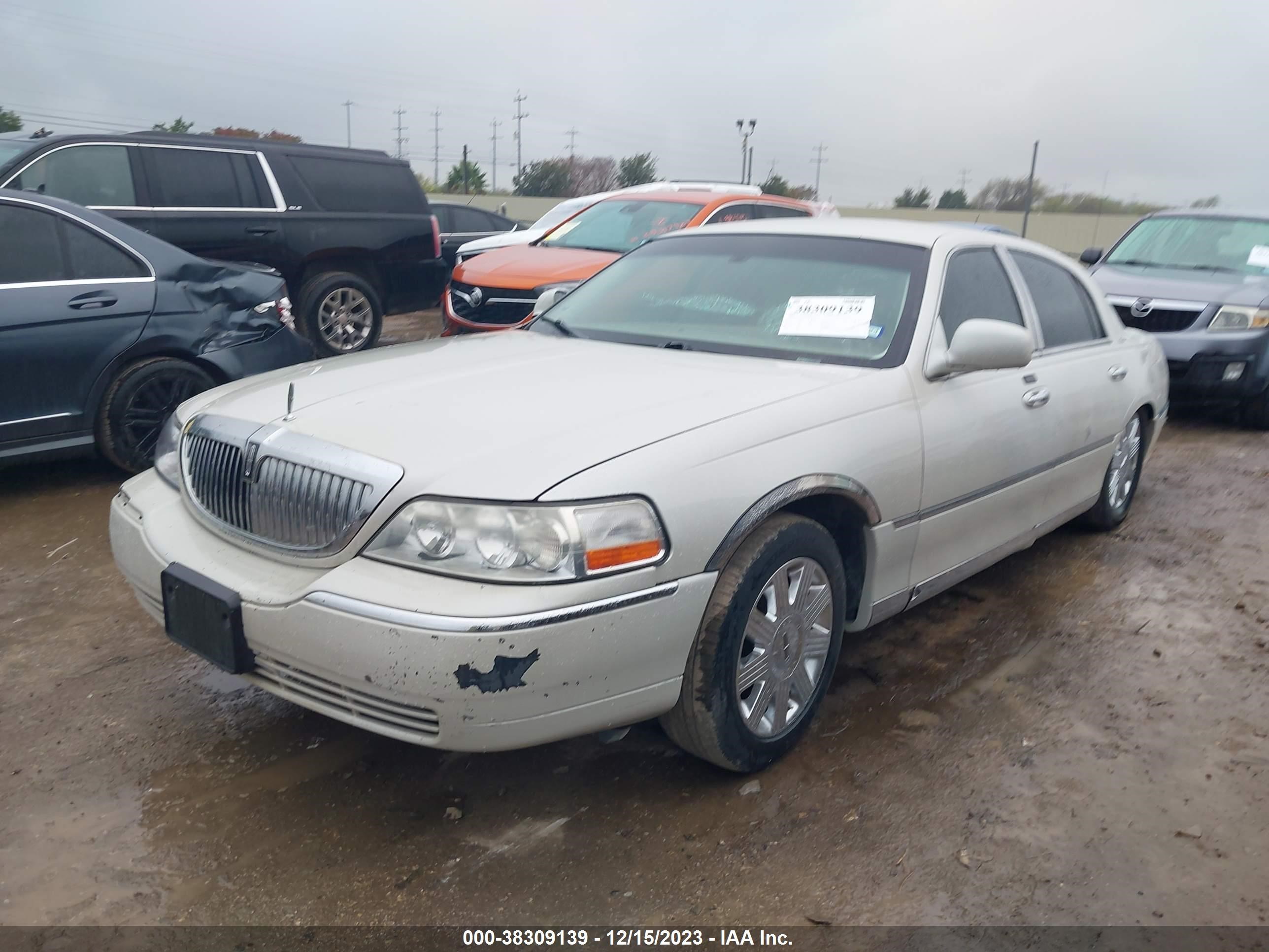 Photo 1 VIN: 1LNHM83W44Y684852 - LINCOLN TOWN CAR 