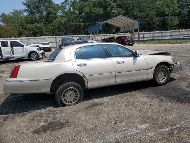 Photo 2 VIN: 1LNHM83W4YY928215 - LINCOLN TOWN CAR C 