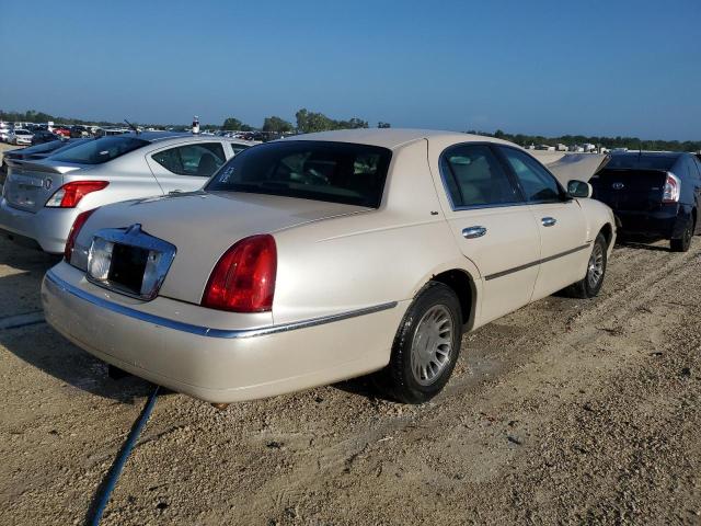 Photo 2 VIN: 1LNHM83W4YY941997 - LINCOLN TOWN CAR C 