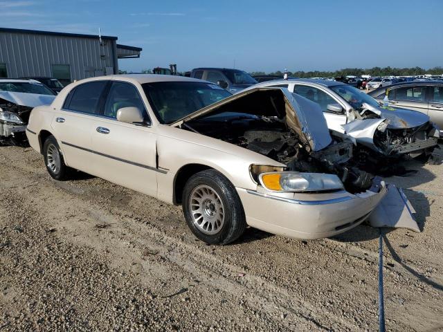 Photo 3 VIN: 1LNHM83W4YY941997 - LINCOLN TOWN CAR C 