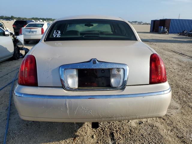 Photo 5 VIN: 1LNHM83W4YY941997 - LINCOLN TOWN CAR C 