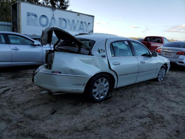 Photo 2 VIN: 1LNHM83W54Y631089 - LINCOLN TOWN CAR U 