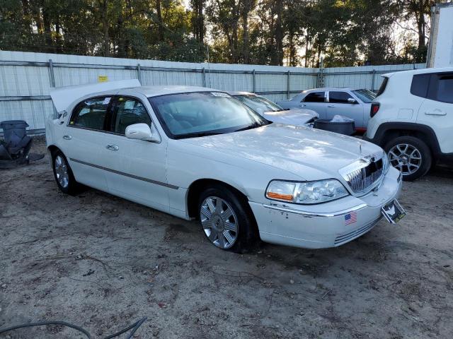 Photo 3 VIN: 1LNHM83W54Y631089 - LINCOLN TOWN CAR U 