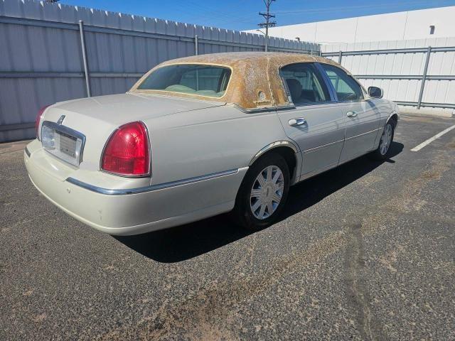 Photo 3 VIN: 1LNHM83W54Y682611 - LINCOLN TOWNCAR 