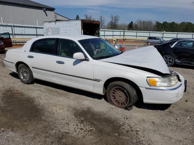 Photo 3 VIN: 1LNHM83W61Y625877 - LINCOLN TOWNCAR 