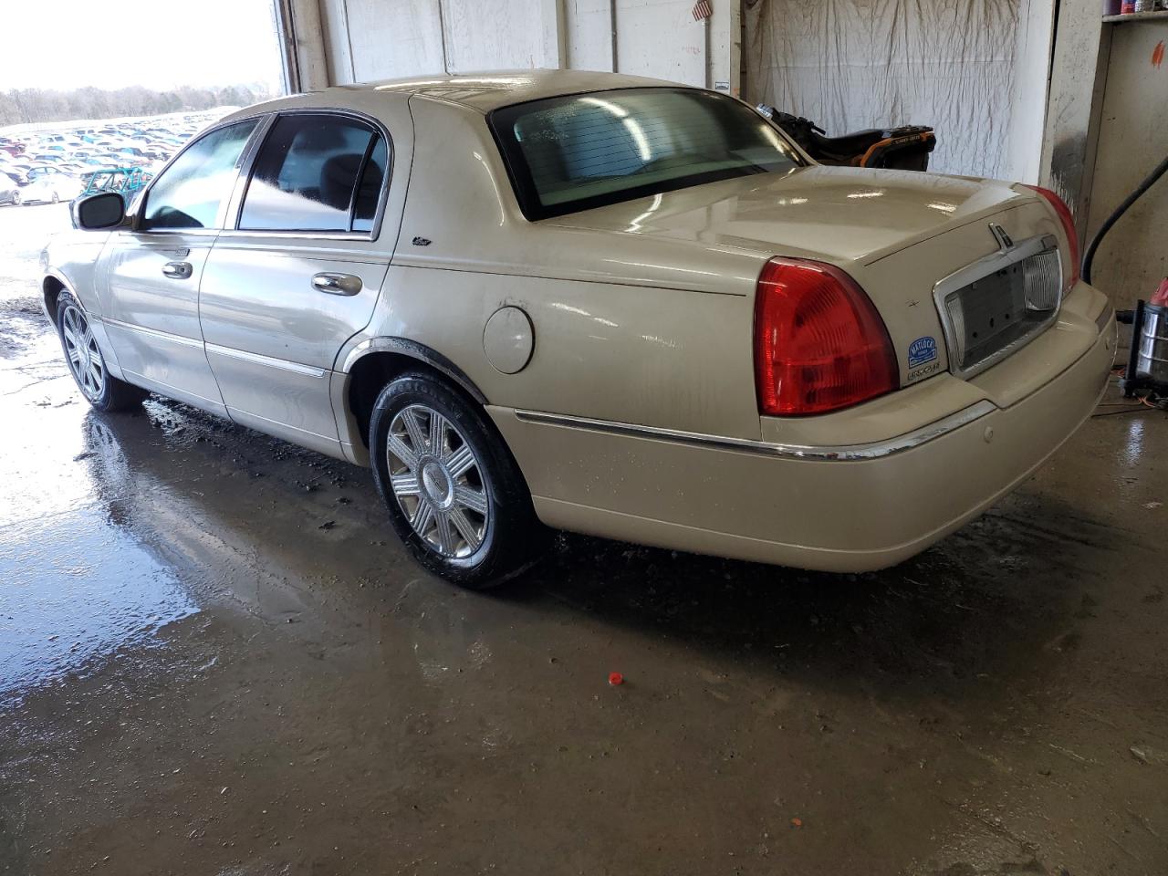 Photo 1 VIN: 1LNHM83W63Y643332 - LINCOLN TOWN CAR 