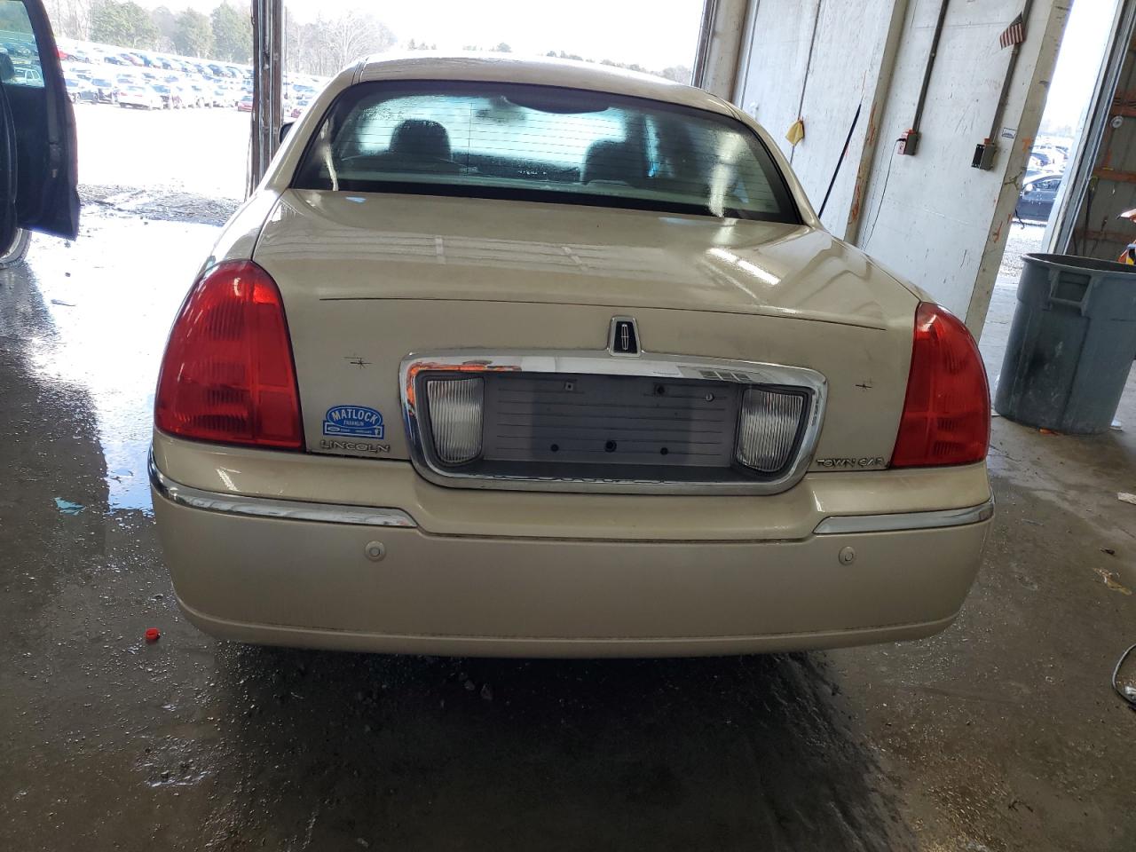 Photo 5 VIN: 1LNHM83W63Y643332 - LINCOLN TOWN CAR 