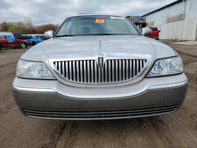 Photo 4 VIN: 1LNHM83W64Y677739 - LINCOLN TOWNCAR 