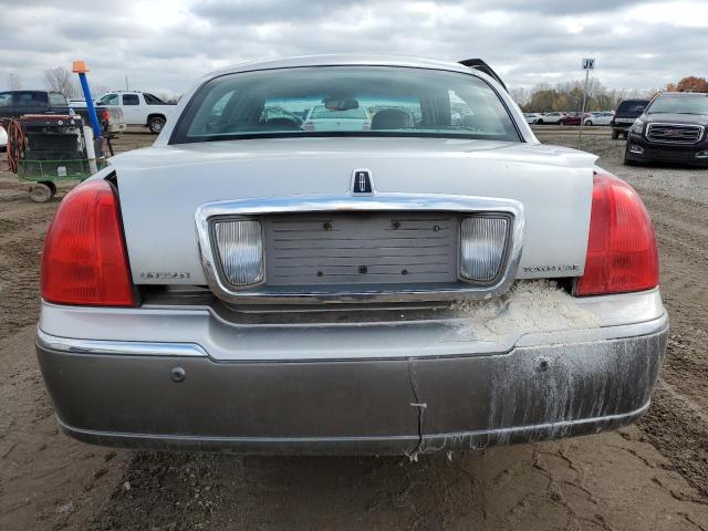 Photo 5 VIN: 1LNHM83W64Y677739 - LINCOLN TOWNCAR 