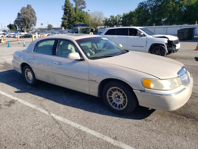 Photo 3 VIN: 1LNHM83W6XY614113 - LINCOLN TOWNCAR 