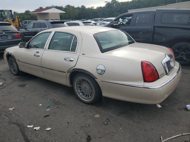 Photo 1 VIN: 1LNHM83W6YY914381 - LINCOLN TOWN CAR C 