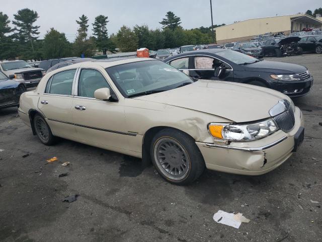 Photo 3 VIN: 1LNHM83W6YY914381 - LINCOLN TOWN CAR C 