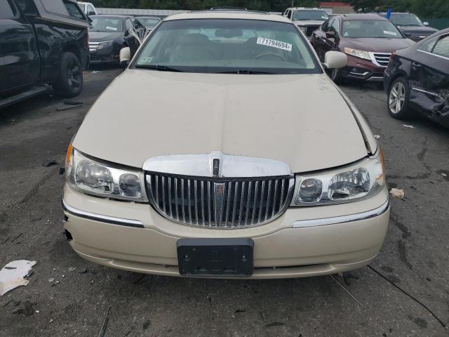 Photo 4 VIN: 1LNHM83W6YY914381 - LINCOLN TOWN CAR C 