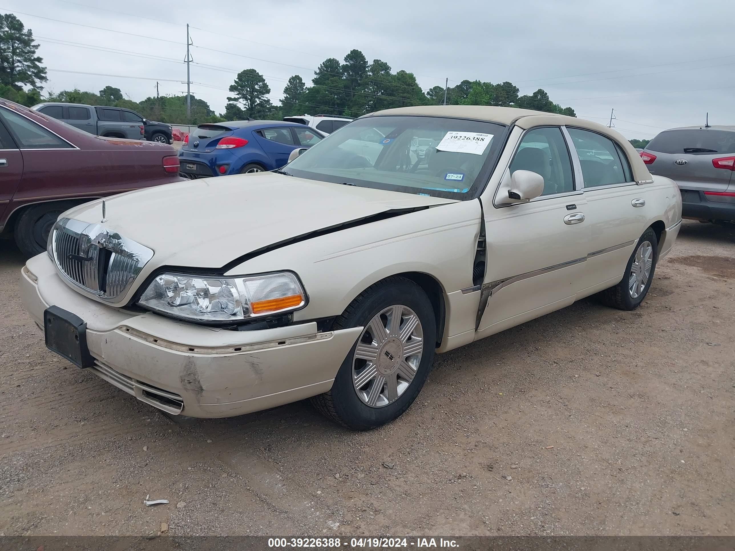 Photo 1 VIN: 1LNHM83W73Y606502 - LINCOLN TOWN CAR 