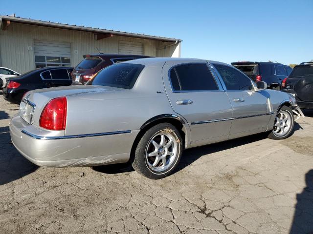 Photo 2 VIN: 1LNHM83W73Y636972 - LINCOLN TOWN CAR C 