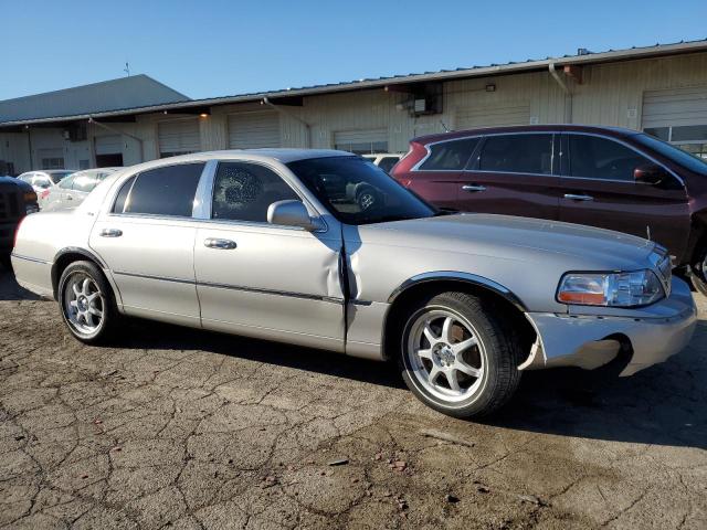 Photo 3 VIN: 1LNHM83W73Y636972 - LINCOLN TOWN CAR C 