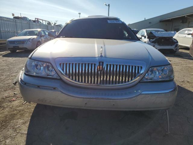 Photo 4 VIN: 1LNHM83W73Y636972 - LINCOLN TOWN CAR C 