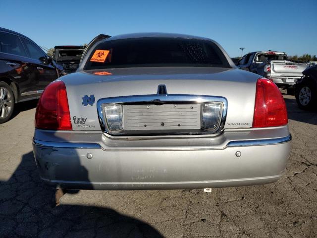 Photo 5 VIN: 1LNHM83W73Y636972 - LINCOLN TOWN CAR C 