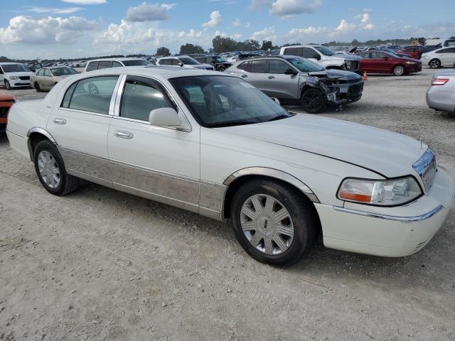 Photo 3 VIN: 1LNHM83W74Y640098 - LINCOLN TOWN CAR U 