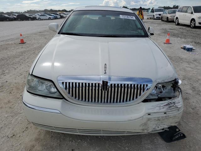 Photo 4 VIN: 1LNHM83W74Y640098 - LINCOLN TOWN CAR U 