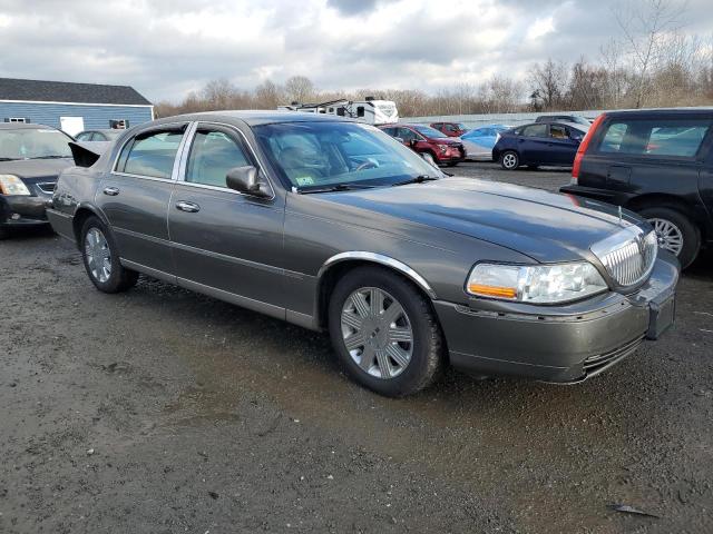 Photo 3 VIN: 1LNHM83W74Y673652 - LINCOLN TOWN CAR U 