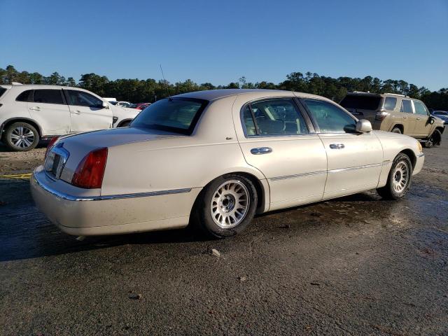 Photo 2 VIN: 1LNHM83W7YY770582 - LINCOLN TOWN CAR C 