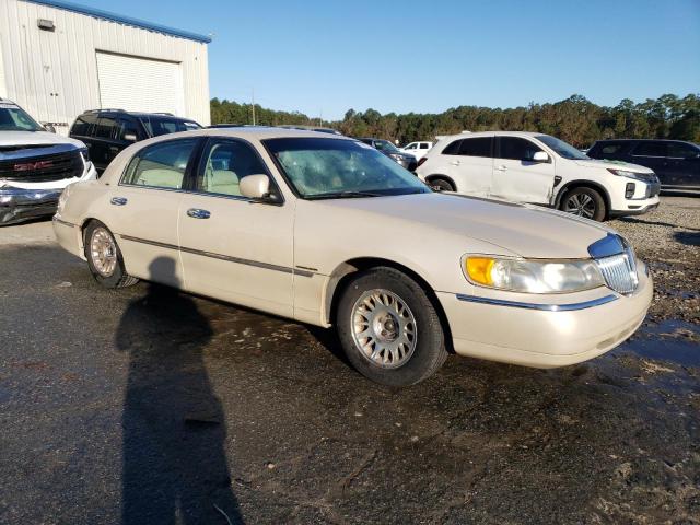 Photo 3 VIN: 1LNHM83W7YY770582 - LINCOLN TOWN CAR C 