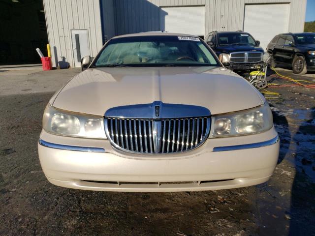 Photo 4 VIN: 1LNHM83W7YY770582 - LINCOLN TOWN CAR C 