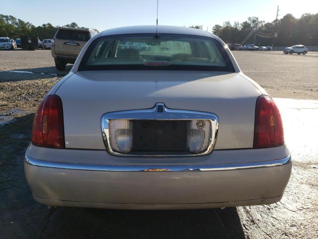 Photo 5 VIN: 1LNHM83W7YY770582 - LINCOLN TOWN CAR C 