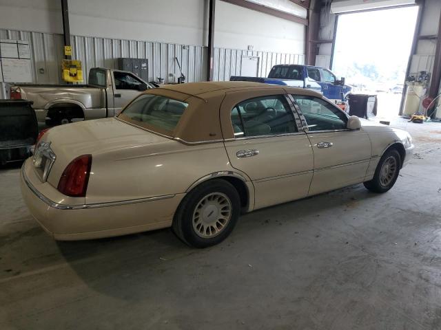 Photo 2 VIN: 1LNHM83W7YY877132 - LINCOLN TOWNCAR 