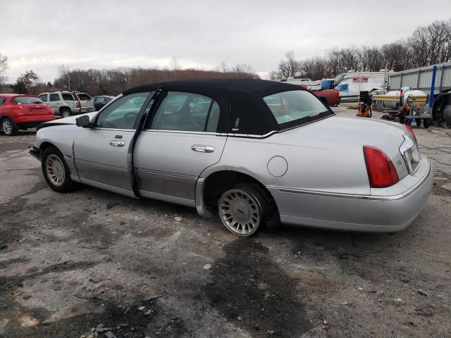 Photo 1 VIN: 1LNHM83W81Y629753 - LINCOLN TOWN CAR C 