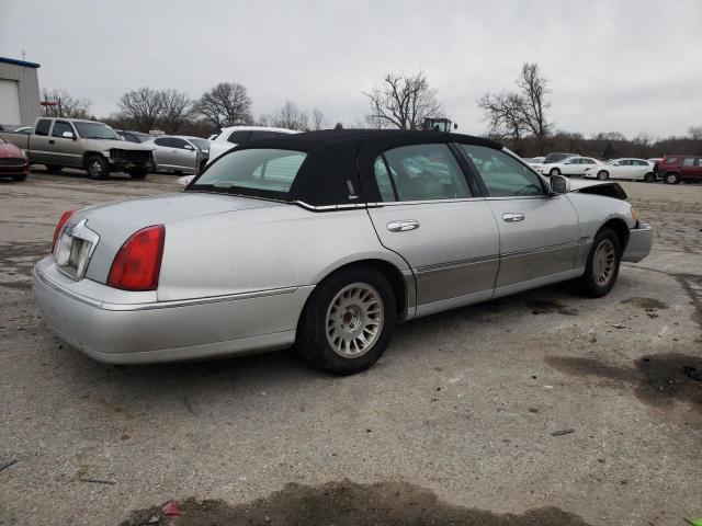 Photo 2 VIN: 1LNHM83W81Y629753 - LINCOLN TOWN CAR C 