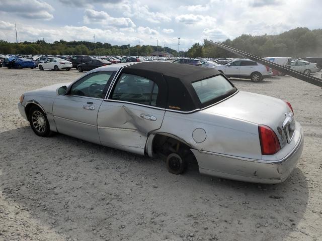 Photo 1 VIN: 1LNHM83W81Y640123 - LINCOLN TOWN CAR C 