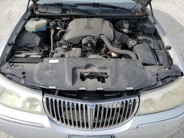 Photo 10 VIN: 1LNHM83W81Y640123 - LINCOLN TOWN CAR C 