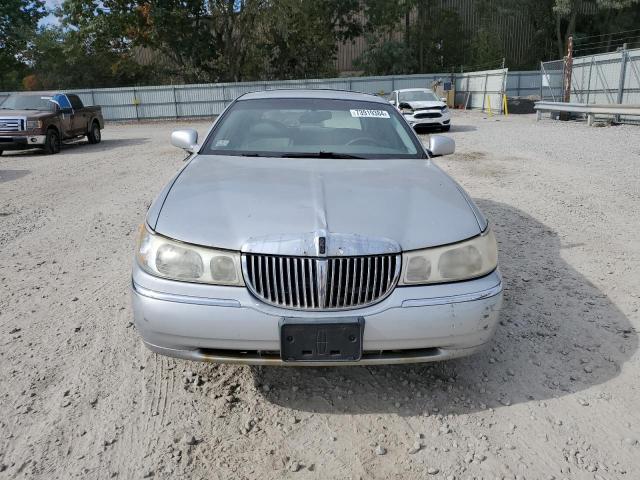 Photo 4 VIN: 1LNHM83W81Y640123 - LINCOLN TOWN CAR C 