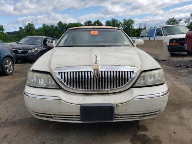 Photo 4 VIN: 1LNHM83W83Y678390 - LINCOLN TOWNCAR 