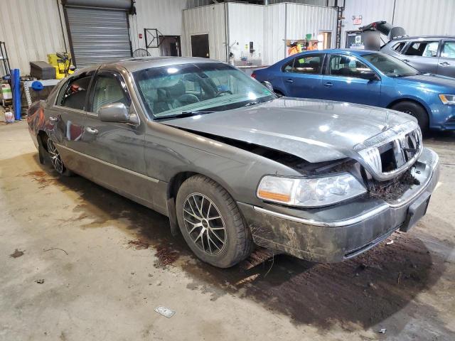 Photo 3 VIN: 1LNHM83W83Y695481 - LINCOLN TOWN CAR C 