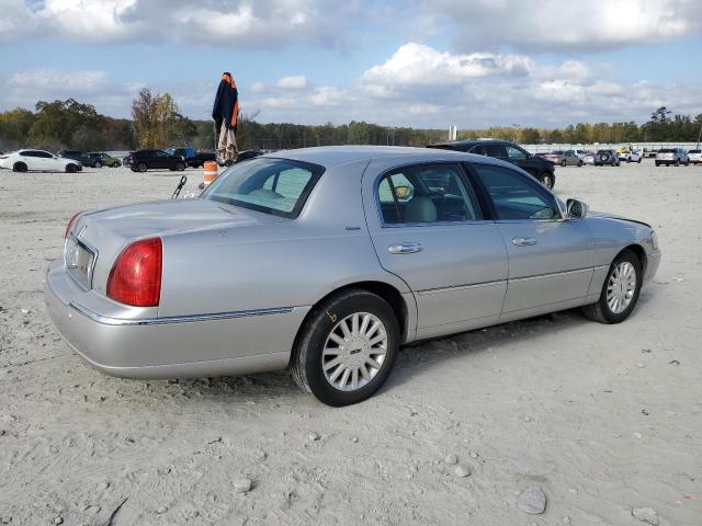 Photo 2 VIN: 1LNHM83W84Y613024 - LINCOLN TOWN CAR U 