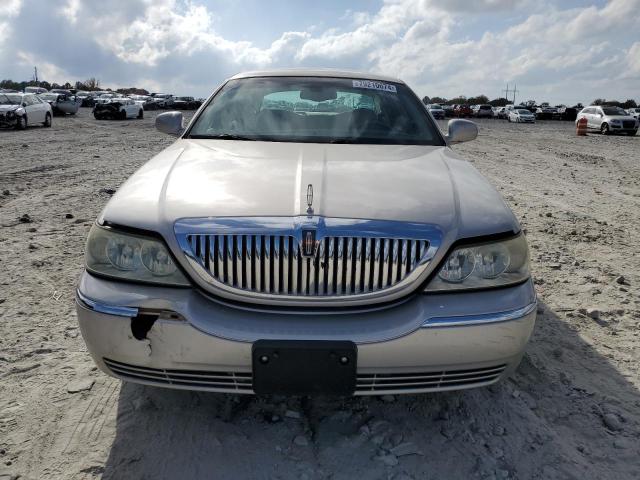 Photo 4 VIN: 1LNHM83W84Y613024 - LINCOLN TOWN CAR U 