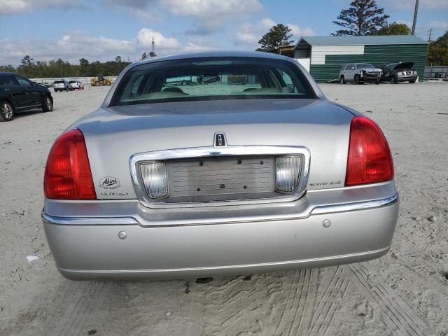 Photo 5 VIN: 1LNHM83W84Y613024 - LINCOLN TOWN CAR U 