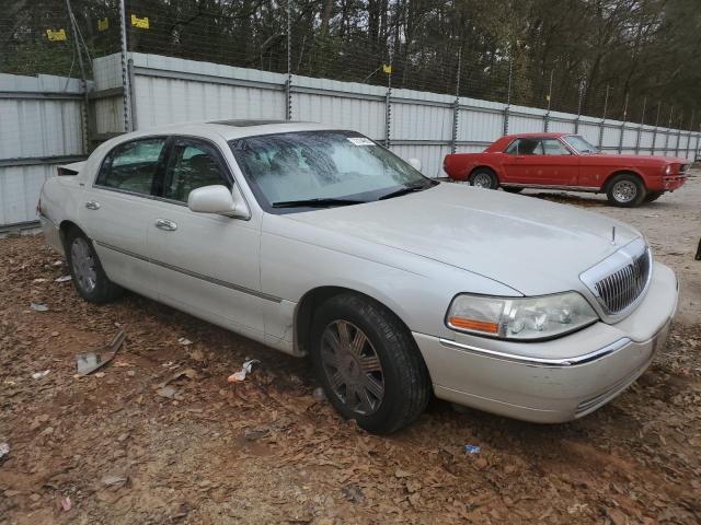 Photo 3 VIN: 1LNHM83W84Y615887 - LINCOLN TOWN CAR U 