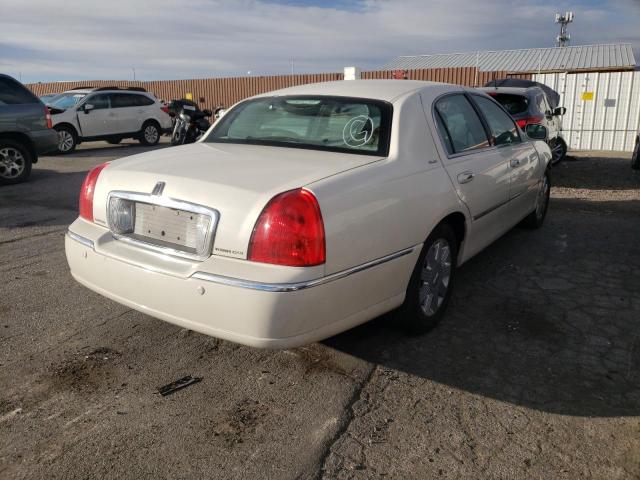 Photo 3 VIN: 1LNHM83W84Y644788 - LINCOLN TOWN CAR U 