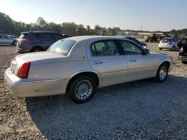 Photo 2 VIN: 1LNHM83W8YY906623 - LINCOLN TOWN CAR C 